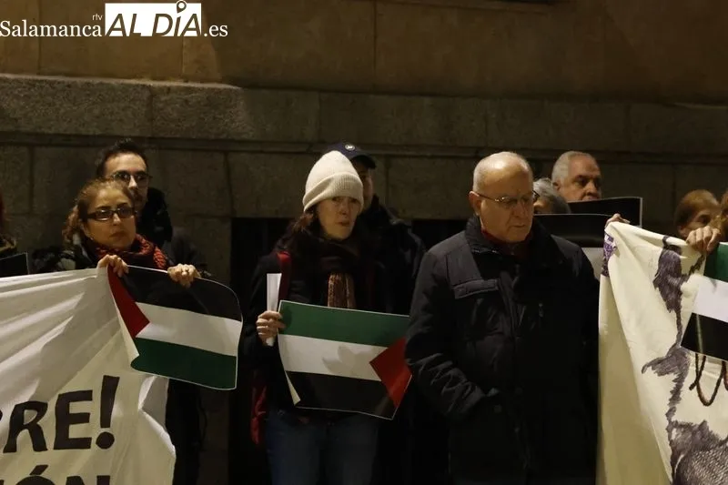 Concentración por la descolonización de Palestina frente a la Subdelegación del Gobierno en Salamanca. Fotos: David Sañudo