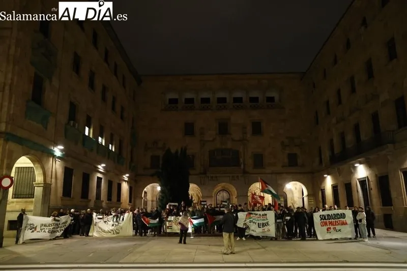 Concentración por la descolonización de Palestina frente a la Subdelegación del Gobierno en Salamanca. Fotos: David Sañudo