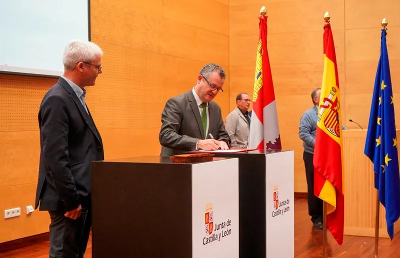Foto 2 - Adecocir firma el convenio para gestionar 2,2 millones de euros destinados a ayudas