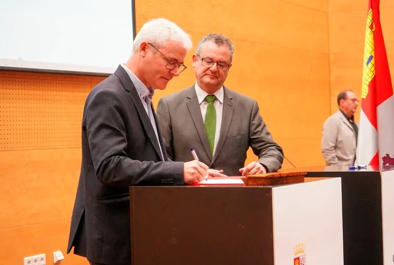 Foto 3 - Adecocir firma el convenio para gestionar 2,2 millones de euros destinados a ayudas