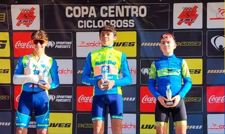 Corredores del la Escuela de Ciclismo Salmantina / HyD Carbajosa - Empresaria
