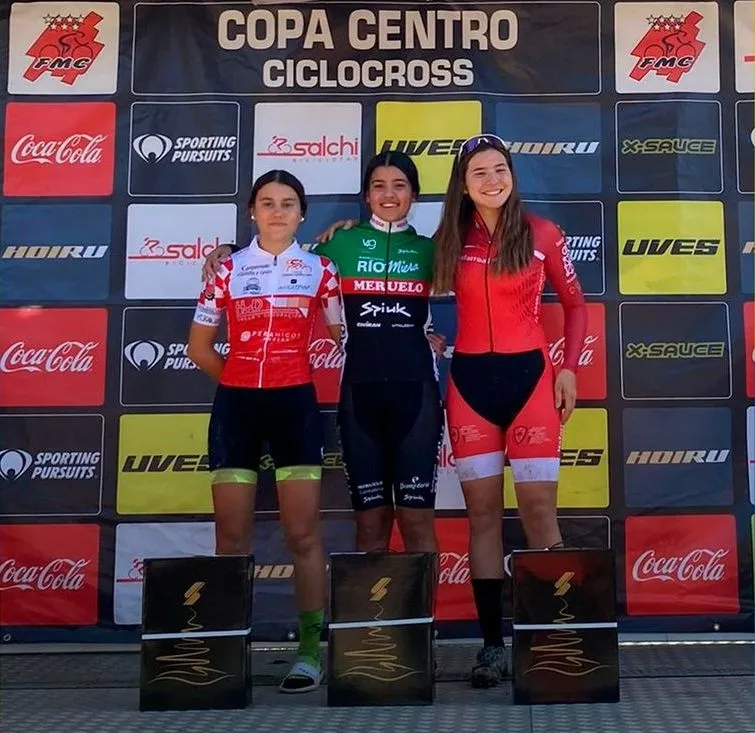 Corredores del la Escuela de Ciclismo Salmantina / HyD Carbajosa - Empresaria