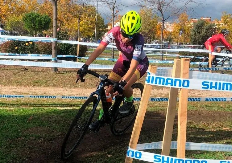 Corredores del la Escuela de Ciclismo Salmantina / HyD Carbajosa - Empresaria