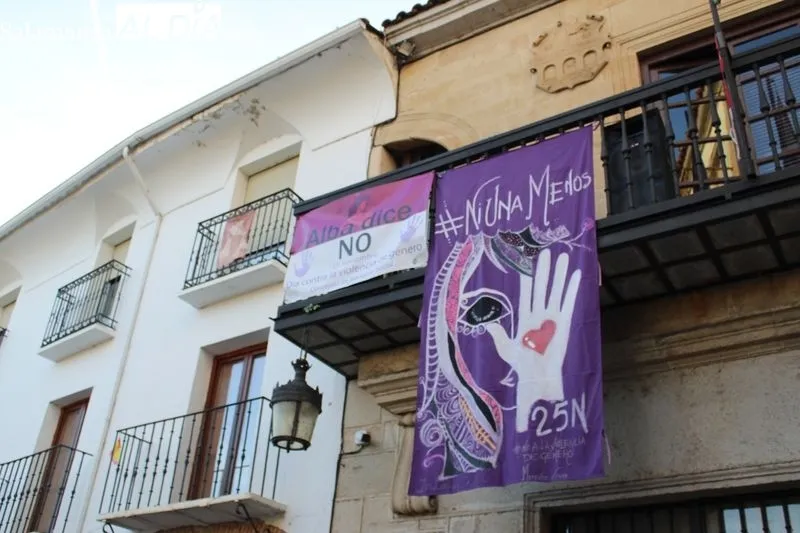 Foto 7 - Alba de Tormes se une contra la Violencia de G&eacute;nero&nbsp;