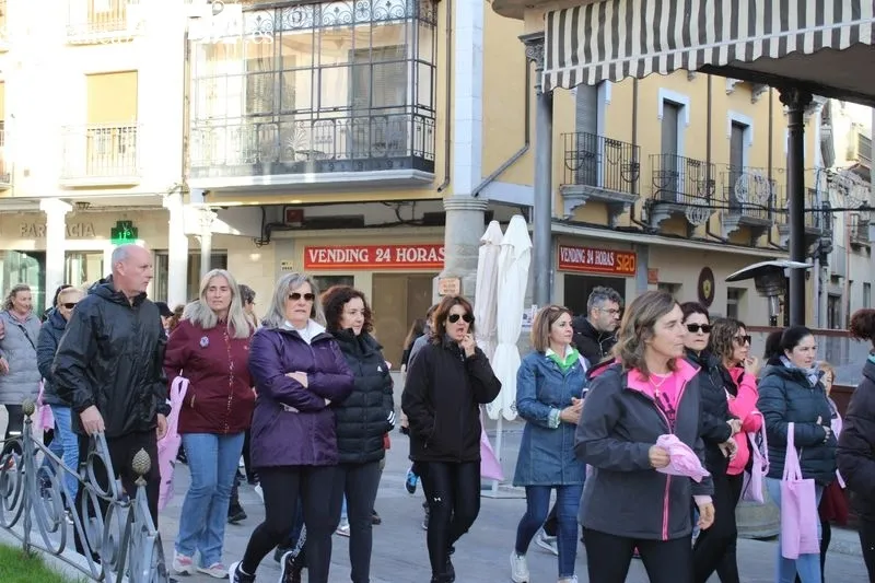 Foto 11 - Alba de Tormes se une contra la Violencia de G&eacute;nero&nbsp;