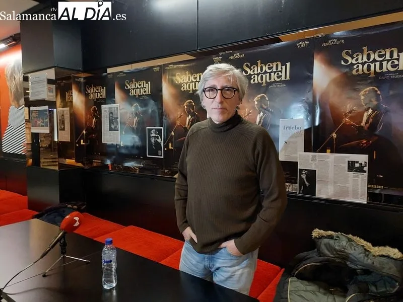 David Trueba durante la presentación en Salamanca de la película 'Saben aquell'