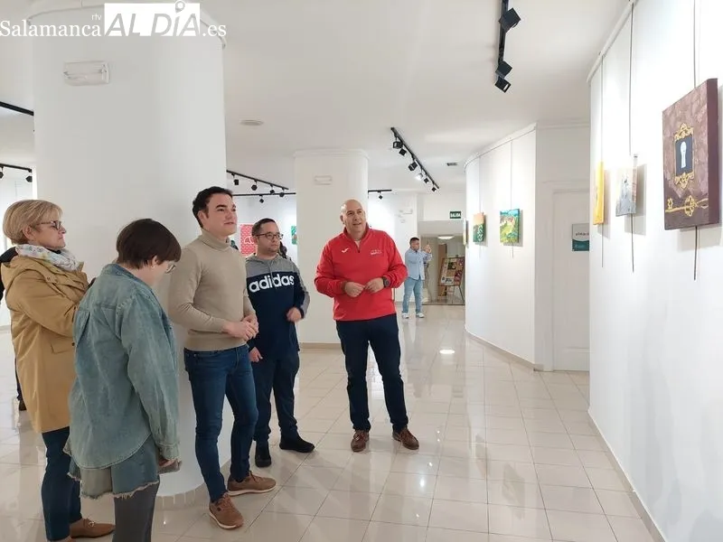 Inauguración de la exposición ‘Taller de artes plásticas y visuales’ de la Fundación Aviva en el Espacio Joven. Fotos: Berta Joven