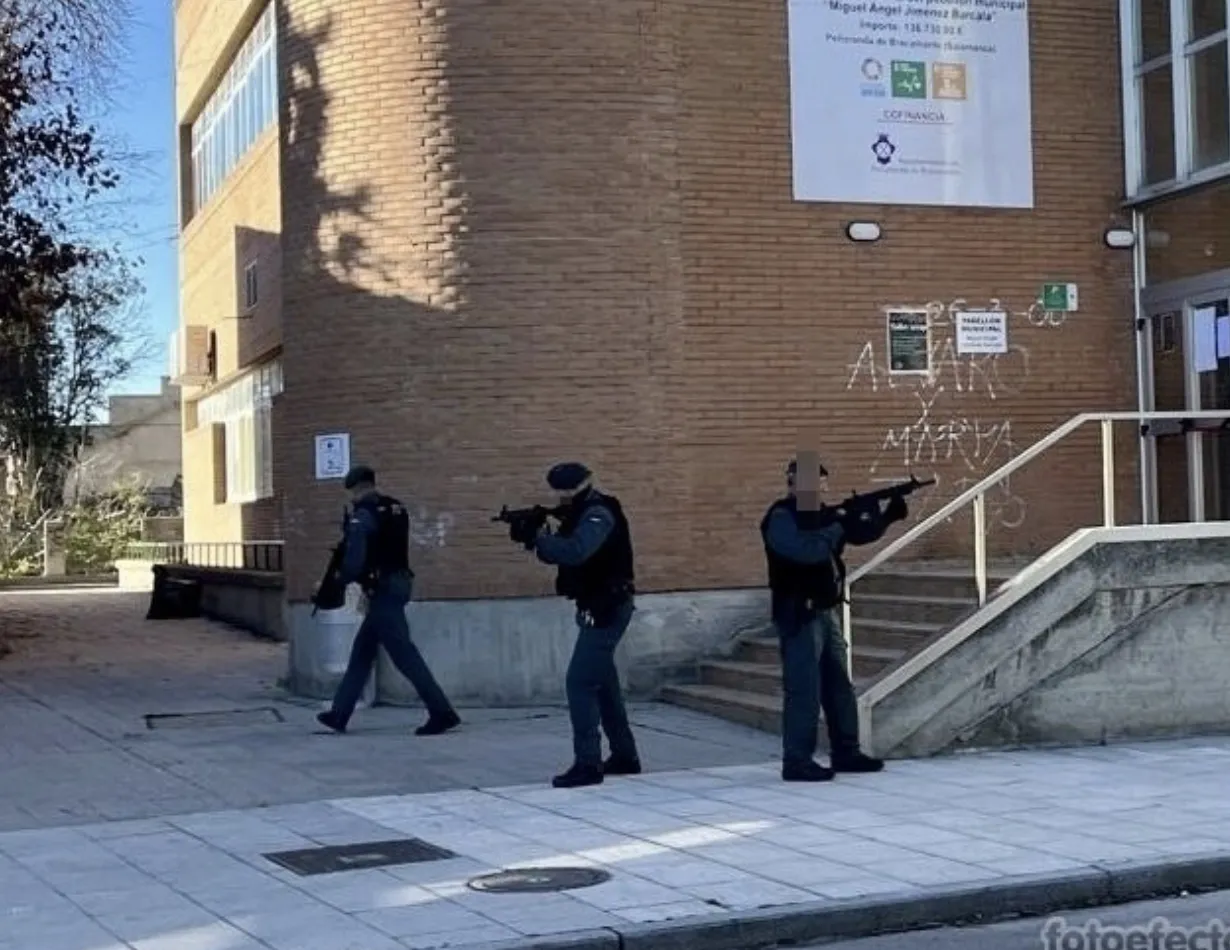 Foto 6 - Espectacular simulacro de las unidades especiales de Guardia Civil y Polic&iacute;a Local en Pe&ntilde;aranda