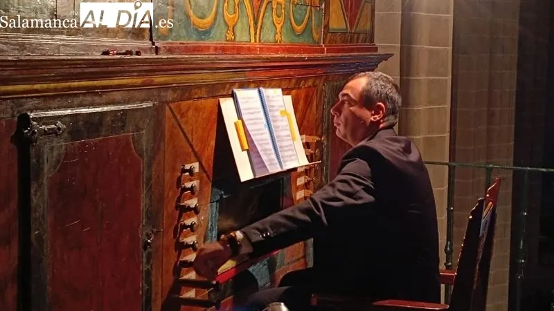 Alberto Iglesias ofreció un concierto en el órgano histórico de la iglesia de Lumbrales