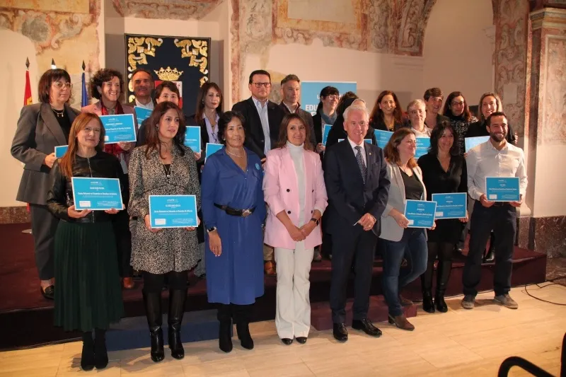 El Colegio La Encarnación recoge su reconocimiento ofrecido por UNICEF