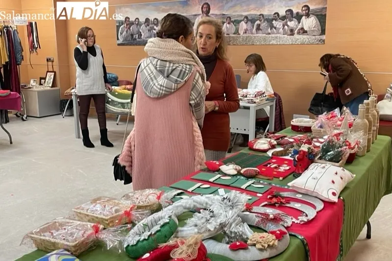 El Centro Parroquial acoge un mercado solidario del taller de costura 