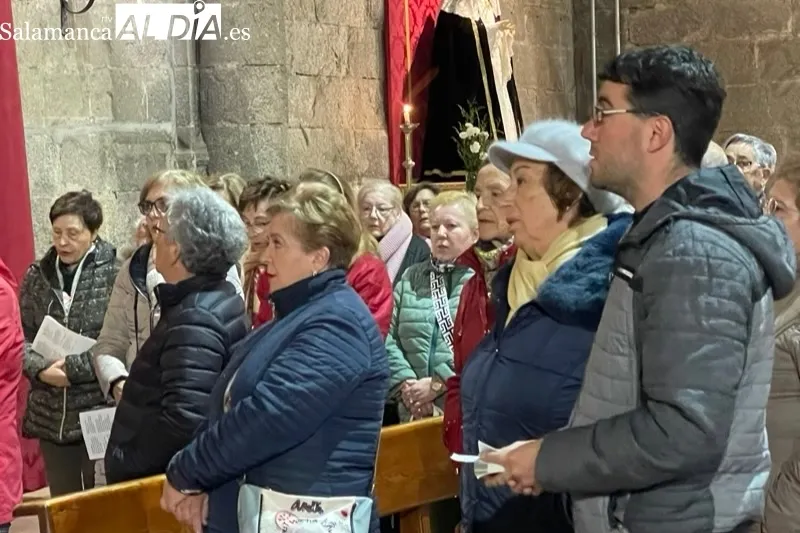 La procesión y el rezo del rosario por los difuntos tenía lugar en la parroquia