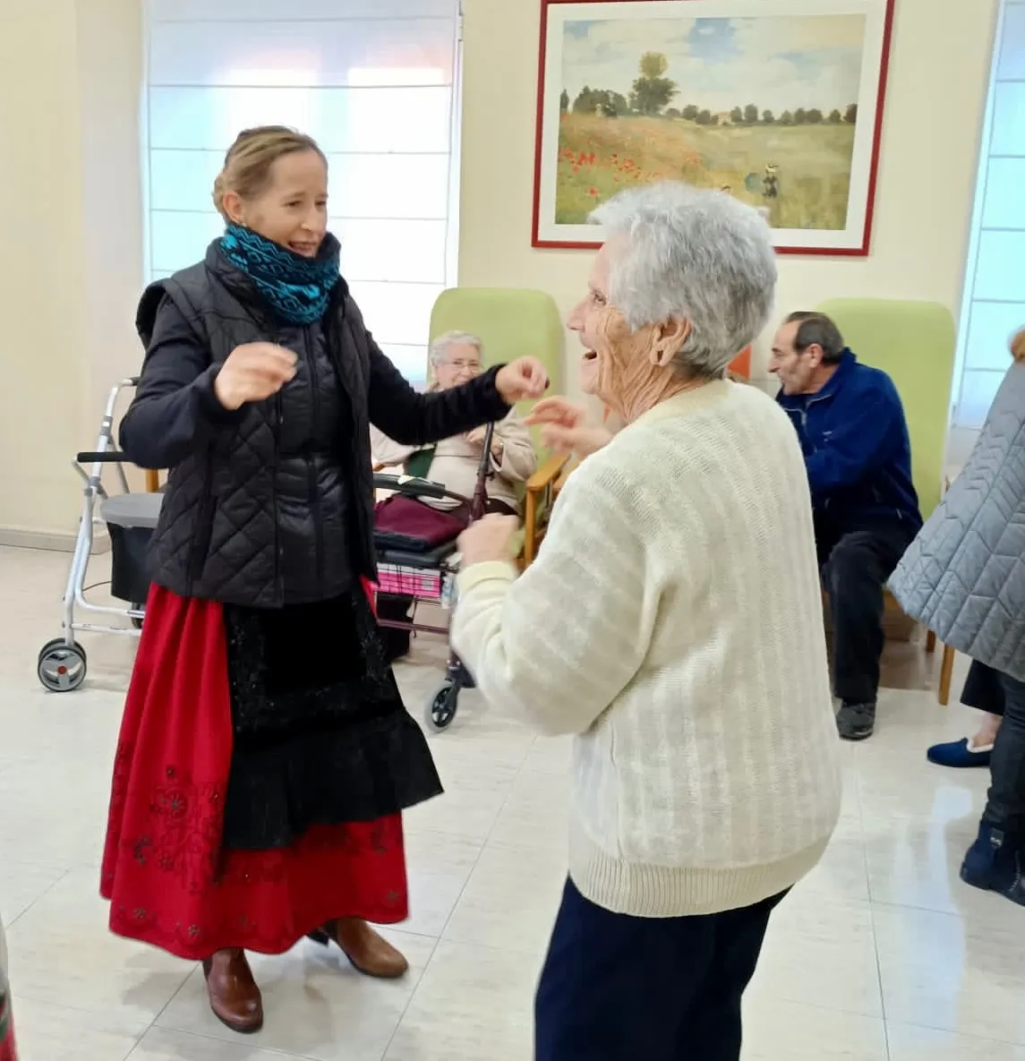 La residencia Santa Ana vivía este viernes una animada castañada