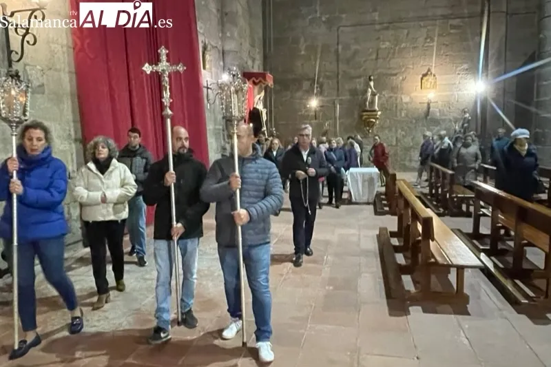 La procesión y el rezo del rosario por los difuntos tenía lugar en la parroquia