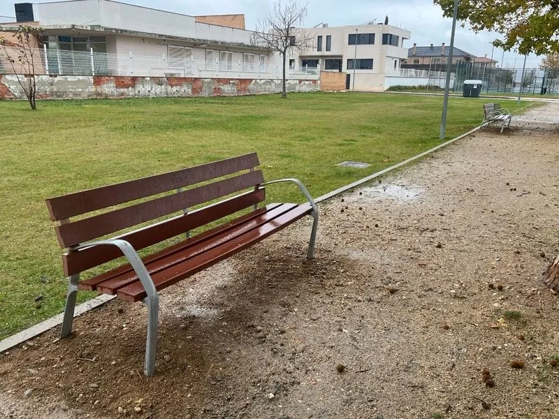 Nuevos bancos en Carbajosa de la Sagrada