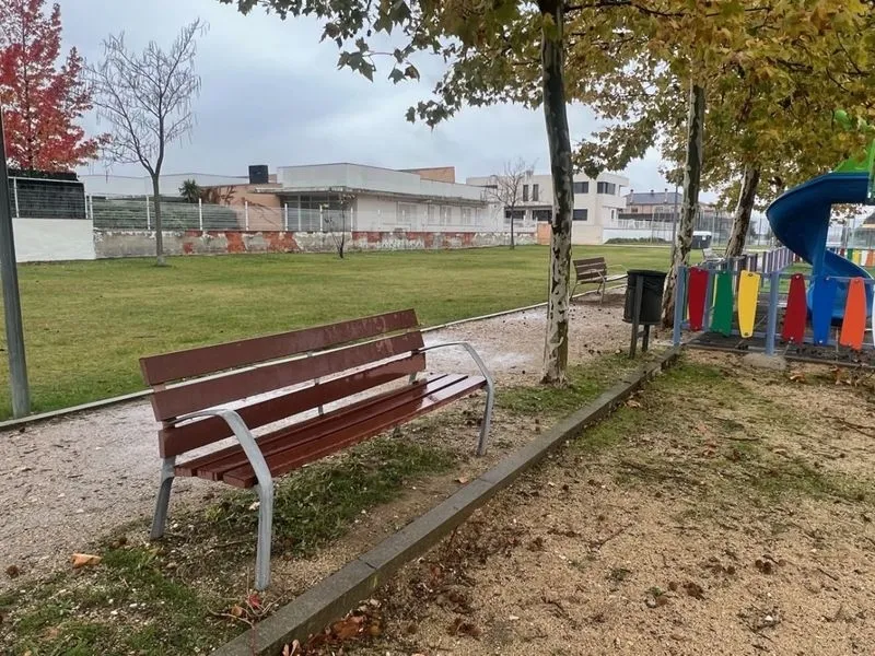 Nuevos bancos en Carbajosa de la Sagrada