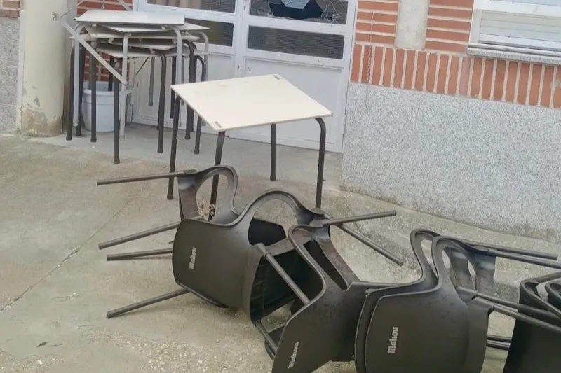 Imágenes de los destrozos generados esta pasado noche en Cantaracillo. Ayuntamiento