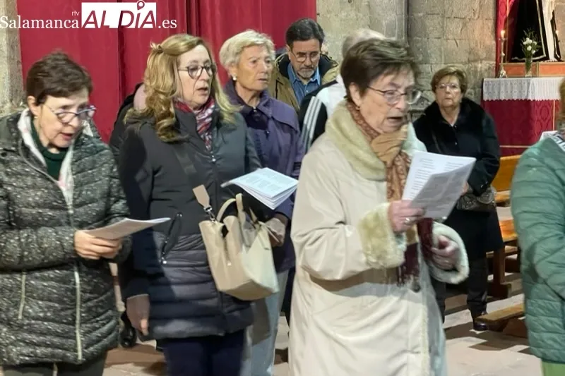 La procesión y el rezo del rosario por los difuntos tenía lugar en la parroquia