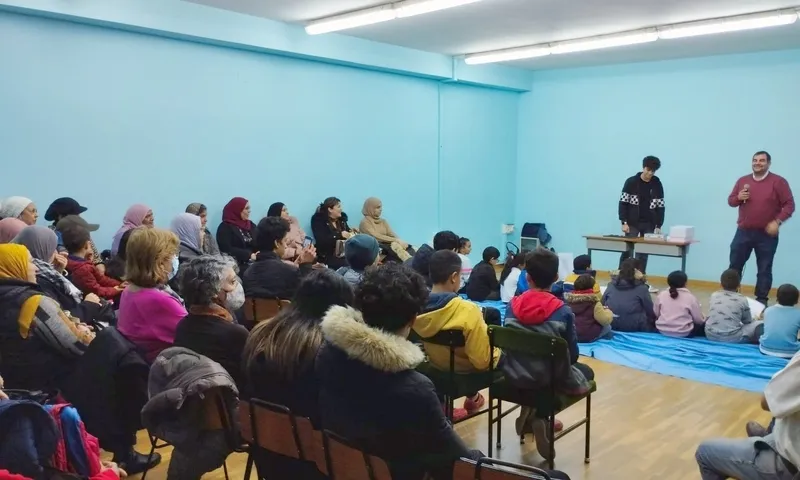 Personas migrantes en una formación del Centro de Empleo Padre Basabe y en el Centro Intercultural Baraka de Cáritas. Fotos: Cáritas Salamanca.