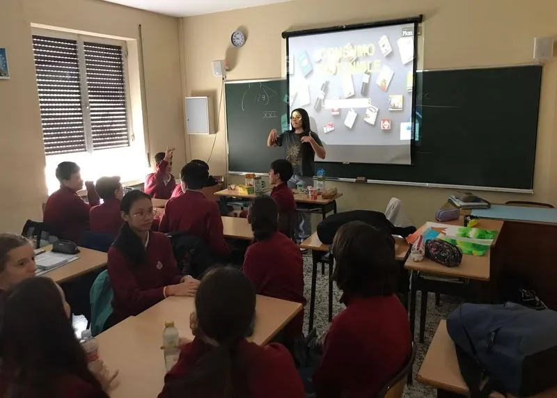 Taller de consumo saludable y sostenible de alimentos en el colegio San Juan Bosco