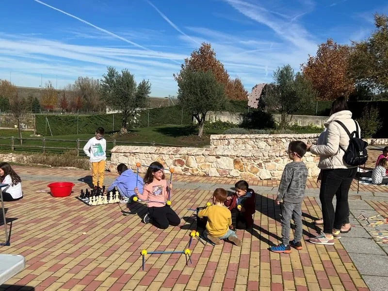 Sol y temperatura agradable en la Fiesta de la Infancia de Carbajosa de la Sagrada.