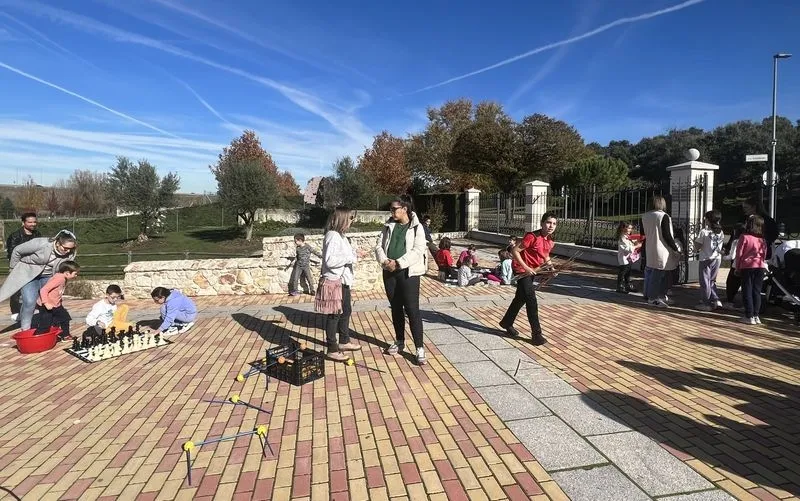 Sol y temperatura agradable en la Fiesta de la Infancia de Carbajosa de la Sagrada.