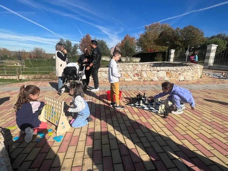 Sol y temperatura agradable en la Fiesta de la Infancia de Carbajosa de la Sagrada.