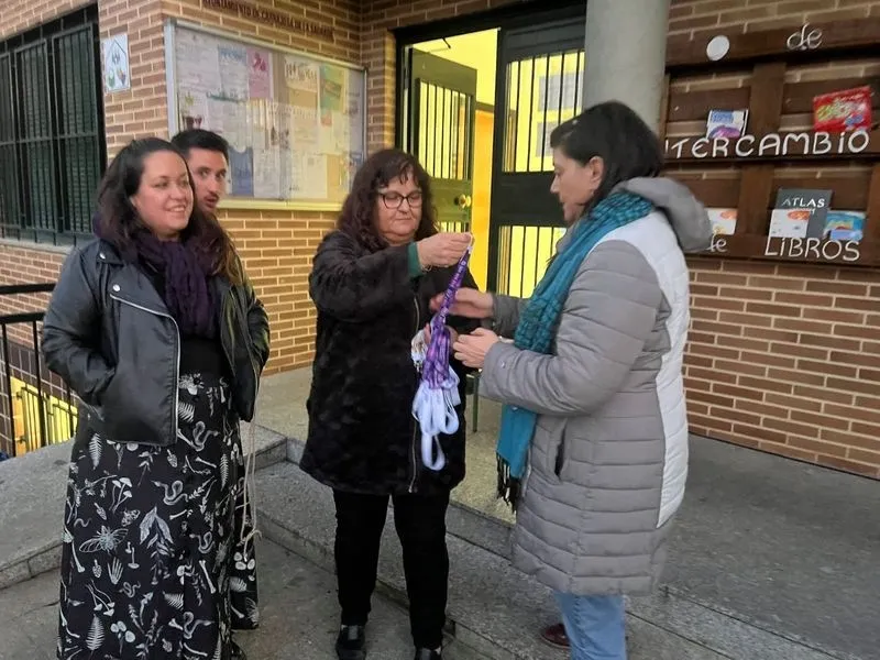 Foto 3 - Carbajosa muestra su condena contra el maltrato y la apuesta por la igualdad y el respeto
