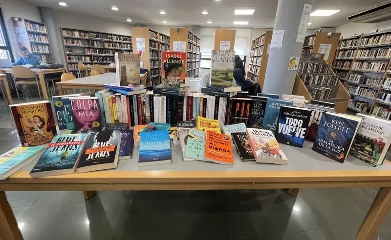 Foto 2 - La Biblioteca Municipal de Carbajosa incorpora 202 nuevos ejemplares