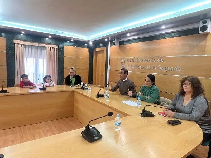 Visita de los alumnos del Pablo Picasso al Ayuntamiento de Carbajosa de la Sagrada.