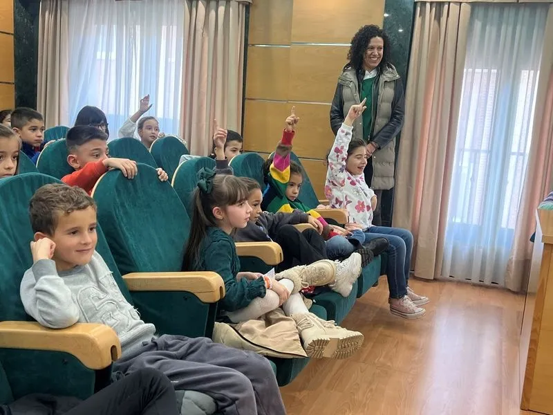 Visita de los alumnos del Pablo Picasso al Ayuntamiento de Carbajosa de la Sagrada.