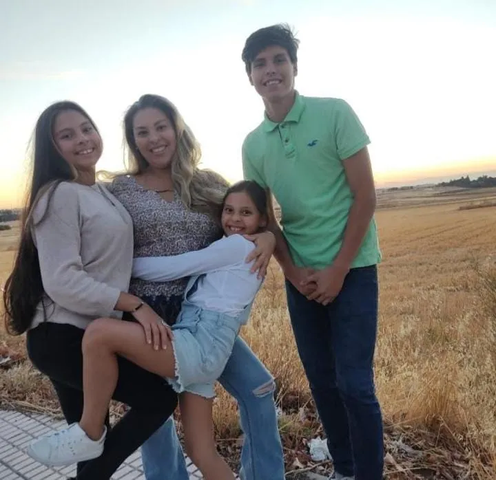 Carmen Josefina Infante junto a sus hijos.