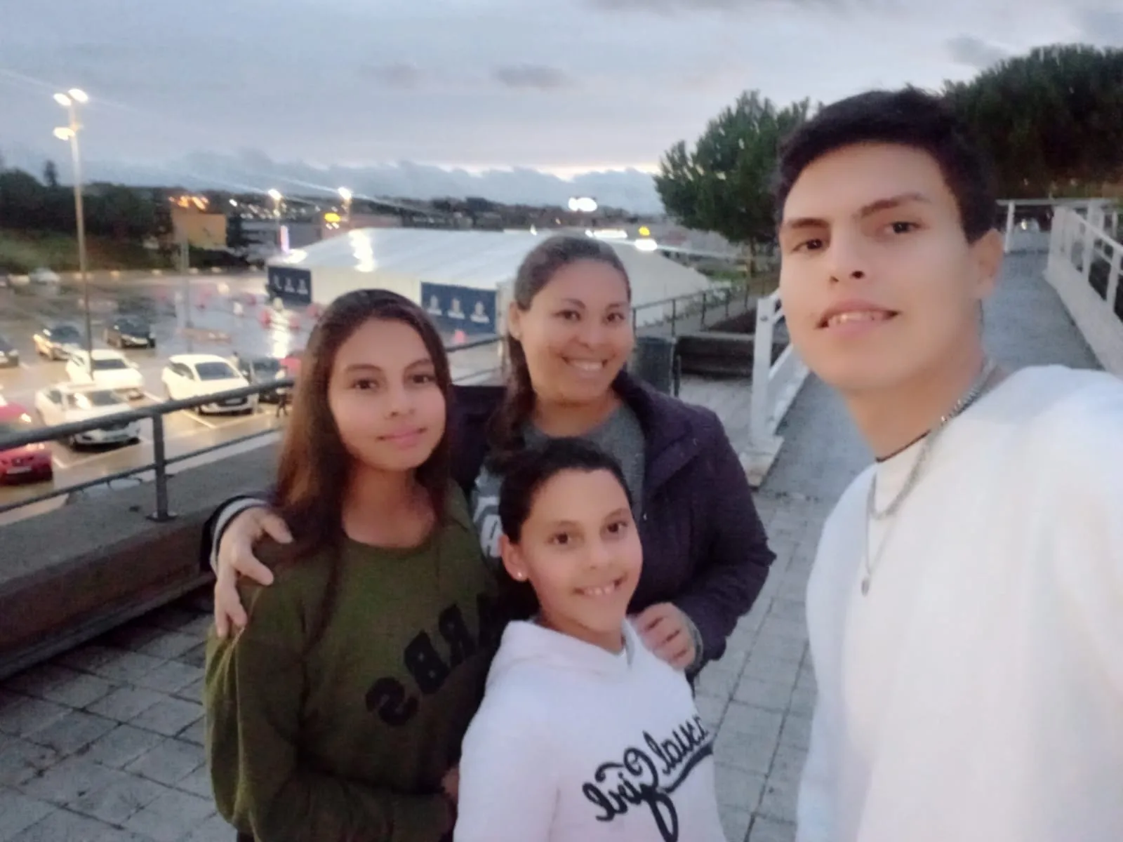 Carmen Josefina Infante junto a sus hijos.