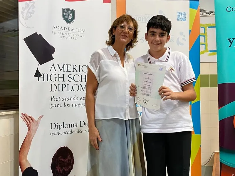 Entrega de los certificados de University of Cambridge a escolares del Colegio San Juan Bosco