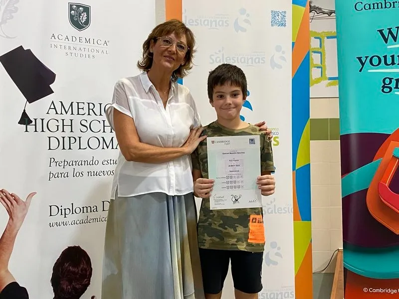 Entrega de los certificados de University of Cambridge a escolares del Colegio San Juan Bosco