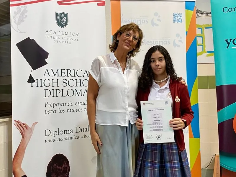 Entrega de los certificados de University of Cambridge a escolares del Colegio San Juan Bosco