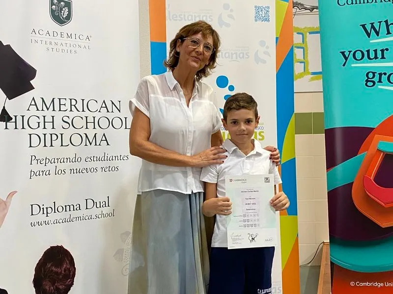 Entrega de los certificados de University of Cambridge a escolares del Colegio San Juan Bosco