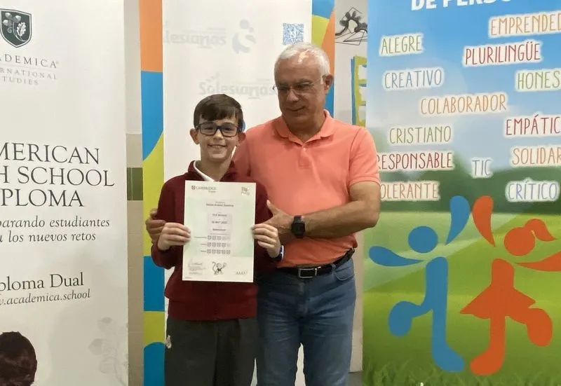 Entrega de los certificados de University of Cambridge a escolares del Colegio San Juan Bosco