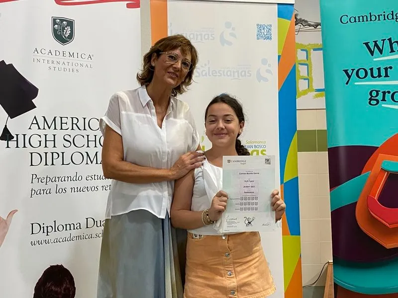 Entrega de los certificados de University of Cambridge a escolares del Colegio San Juan Bosco