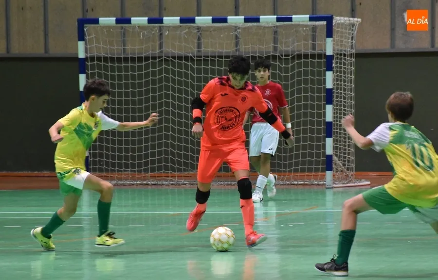 Foto 4 - #M [18-19 NOV] Tablas entre los cadetes del III Columnas y Sporting Nava en un rocoso partido 