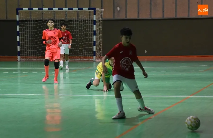 Foto 5 - #M [18-19 NOV] Tablas entre los cadetes del III Columnas y Sporting Nava en un rocoso partido 
