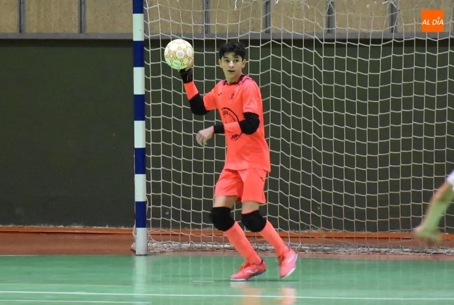 Foto 6 - #M [18-19 NOV] Tablas entre los cadetes del III Columnas y Sporting Nava en un rocoso partido 