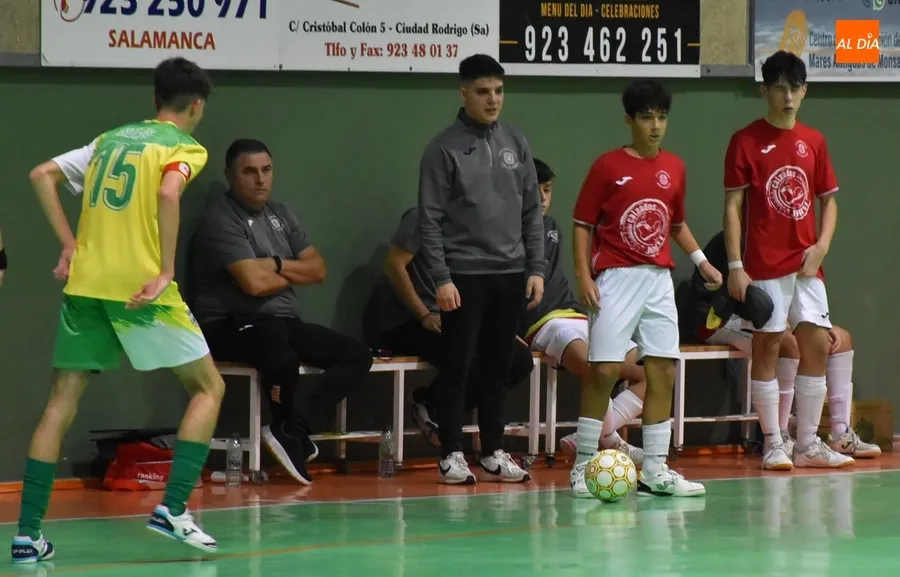 Foto 11 - #M [18-19 NOV] Tablas entre los cadetes del III Columnas y Sporting Nava en un rocoso partido 