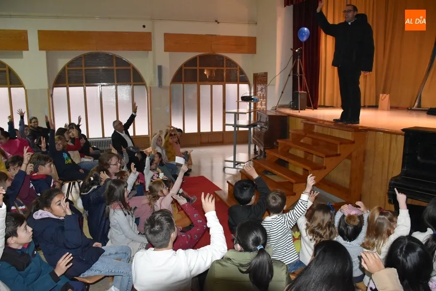 Foto 5 - Divertida tarde de magia &lsquo;con mensaje&rsquo; a cargo de Javier Shalom de la mano del Seminario