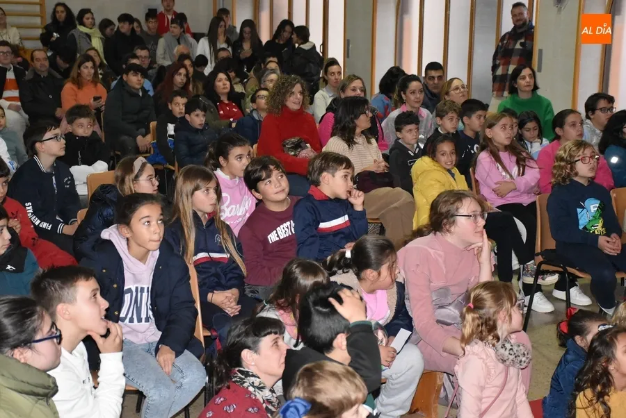 Foto 10 - Divertida tarde de magia &lsquo;con mensaje&rsquo; a cargo de Javier Shalom de la mano del Seminario