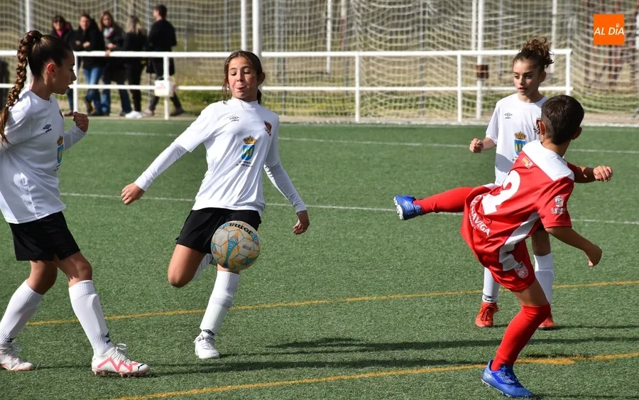 Foto 11 - El Navega D se impone al Alev&iacute;n Femenino del Ciudad Rodrigo gracias a su mayor acierto ofensivo