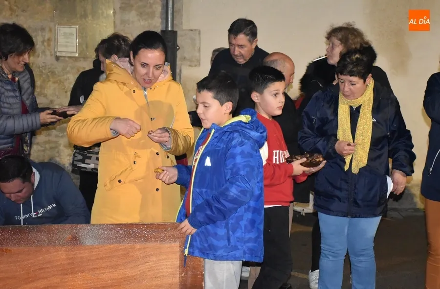 Foto 8 - Una casta&ntilde;ada completa la hist&oacute;rica velada de San Andr&eacute;s en honor al santo que le da nombre