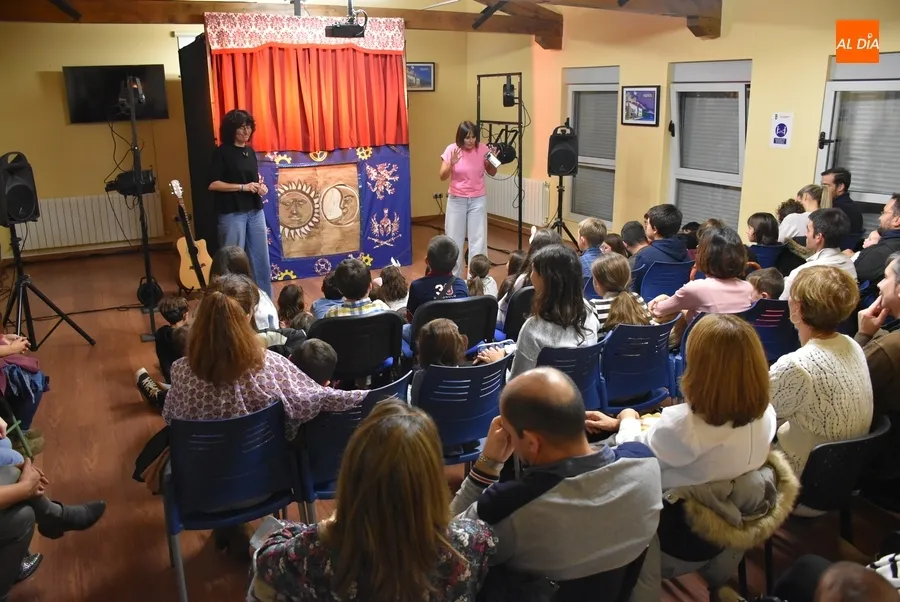 Foto 2 - Llenazo en el arranque con Al&uacute;a Teatro de las &lsquo;Aventuras en Igualdad&rsquo;