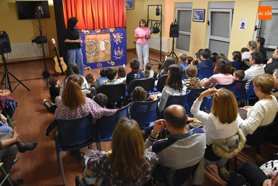 Foto 4 - Llenazo en el arranque con Al&uacute;a Teatro de las &lsquo;Aventuras en Igualdad&rsquo;