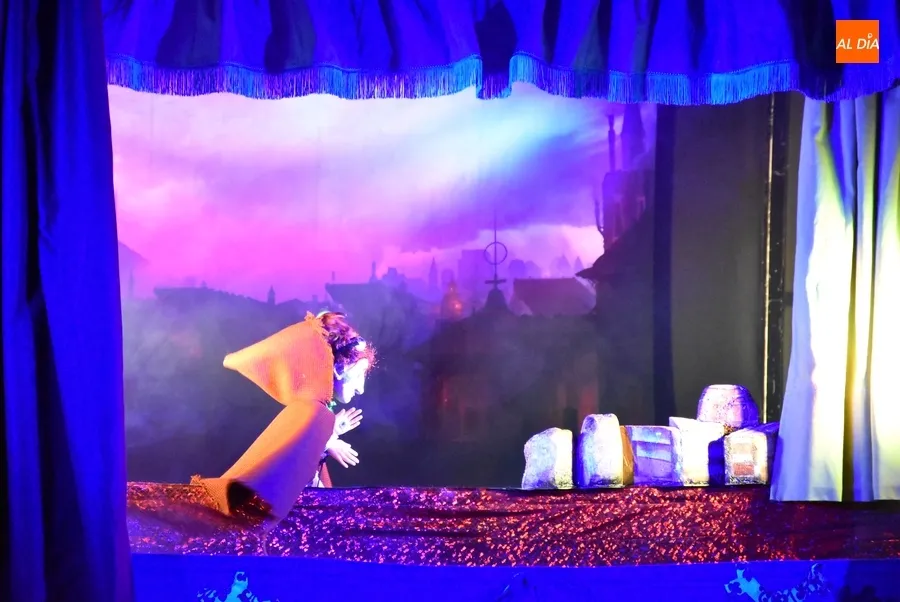 Foto 11 - Llenazo en el arranque con Al&uacute;a Teatro de las &lsquo;Aventuras en Igualdad&rsquo;